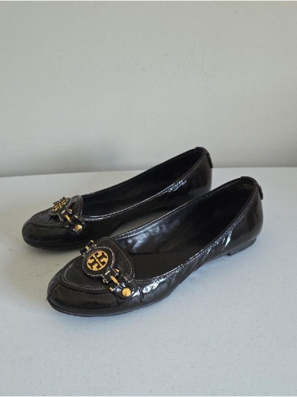 TORY BURCH Jackie flat shoes Brown patent leather Gold Hardware Sz 8M